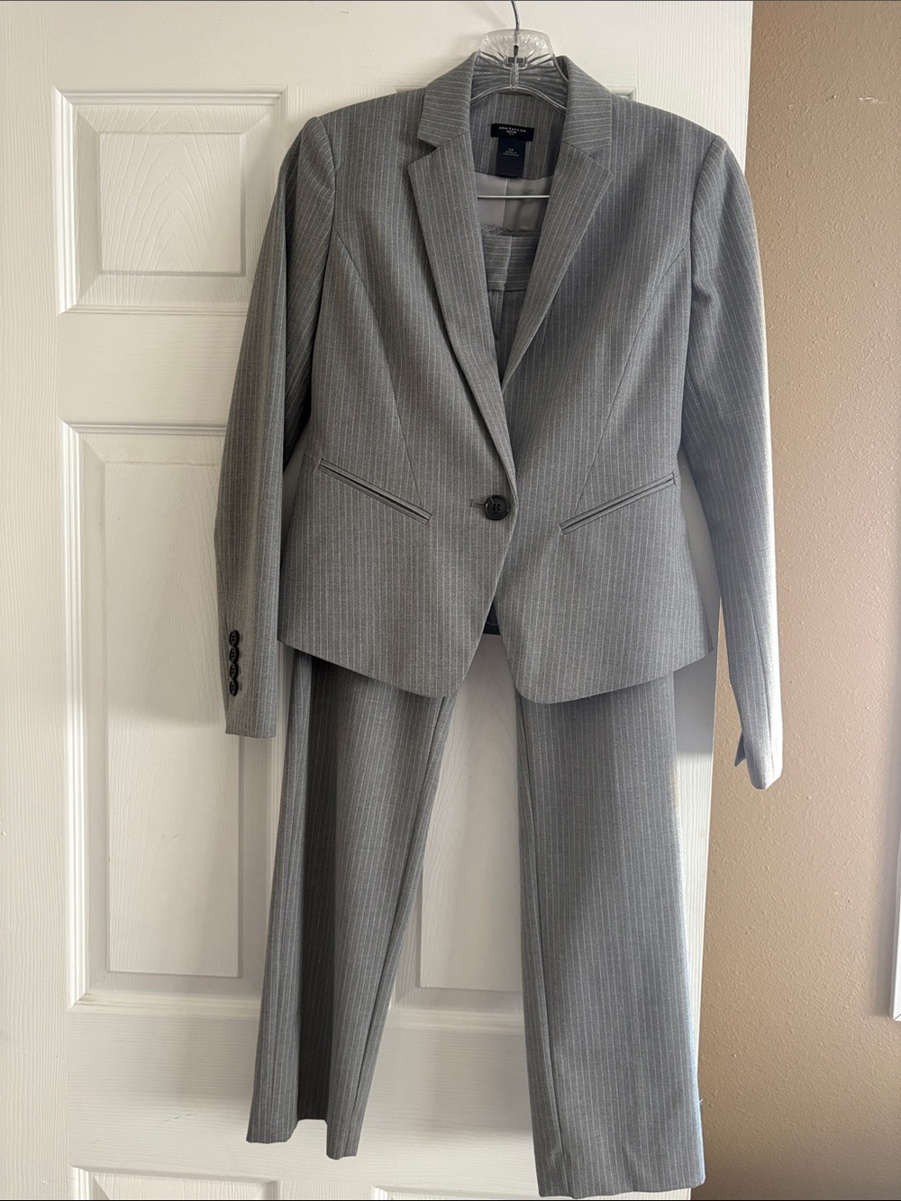 Ann Taylor Gray Pinstripe Women's Suit Blazer & Pants
Size: Petite 0